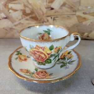 Floral Gold-Trimmed Teacup and Saucer Set(T4)